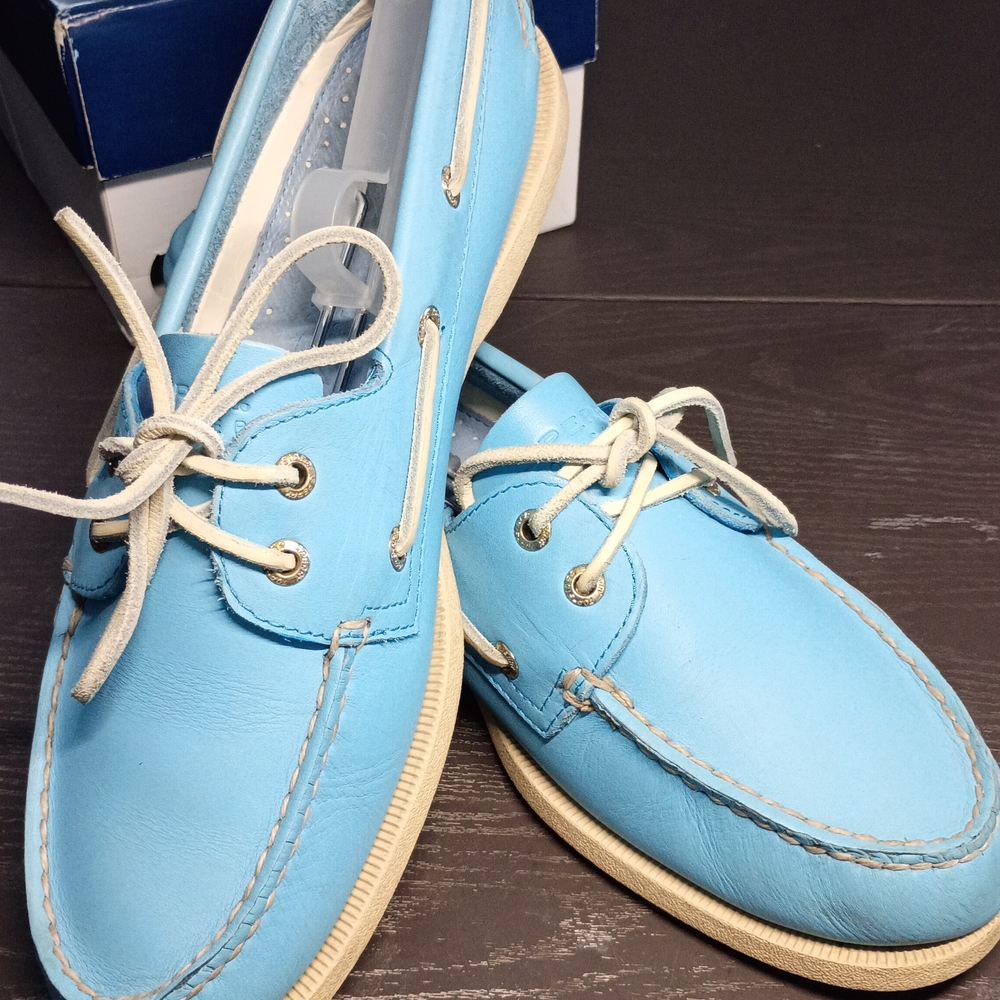 Sperry Men's 10M Light Blue Boat Shoes. NEW In Box. Rare